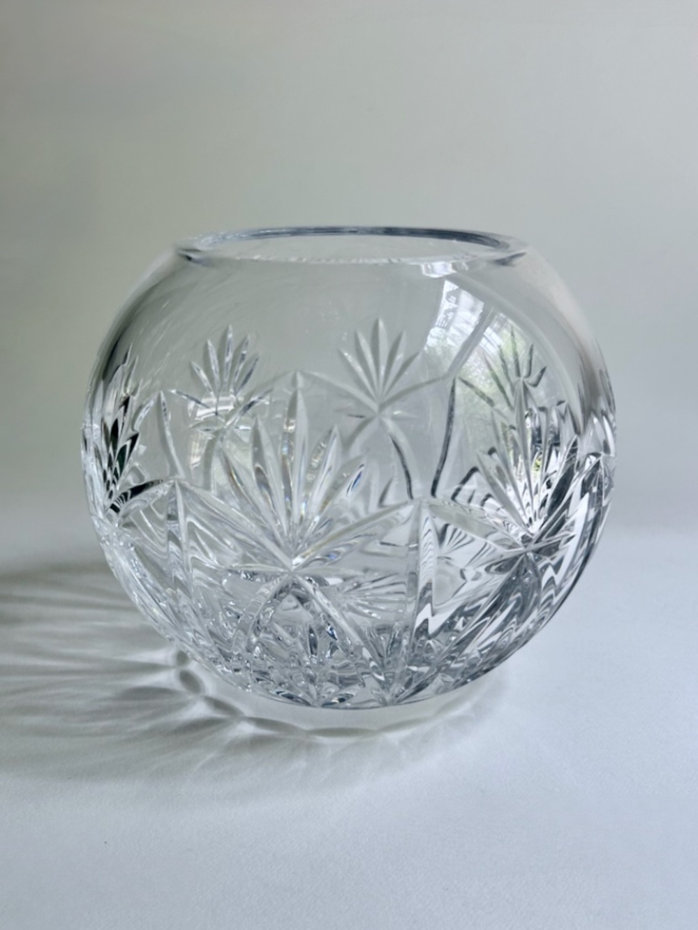Larger Clear Cut Crystal Atlantis Catalina Collection Table Vase. Bowl. Featurin